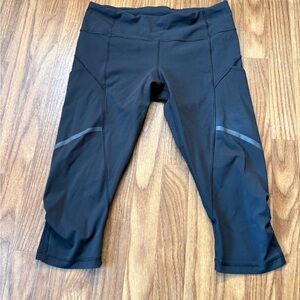 Lululemon size 8 Black Athletic Capri Leggings